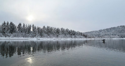 Рыбак-на-плесе-Иконостаса.jpg